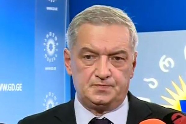 შესაძლოა ჯგუფი გაიყოს, დიდი ჯგუფი გამოეყოს მცირეს, ან პირიქით