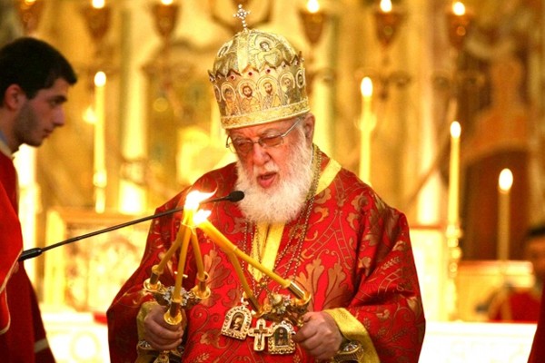 გილოცავთ ამ დიდებულ დღესასწაულს, ჩვენს ეროვნულ დღესასწაულს ნინოობას