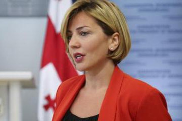 ანა დოლიძე მოჭიდავეს მხარდაჭერას უცხადებს: 