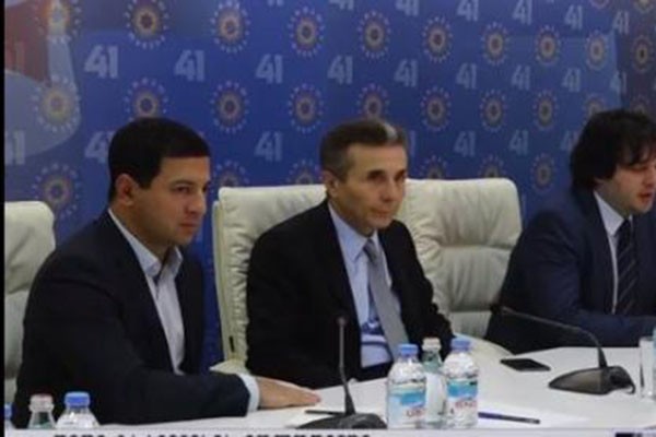 “ქართული ოცნება” სხდომას მართავს – პარტიამ შესაძლოა, გედევან ფოფხაძის გარიცხვის საკითხზეც ისაუბროს