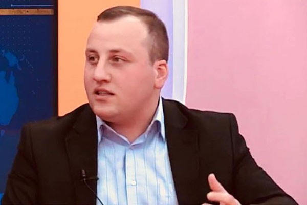 ეს არის მასკარადი!