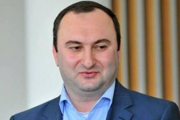 მართლა ნახირი ხომ არ არის შეკრებილი, ესენი არიან მოსამართლეები!
