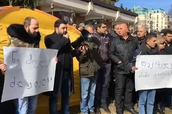 “ნუ მოკლავ მღვდელს”