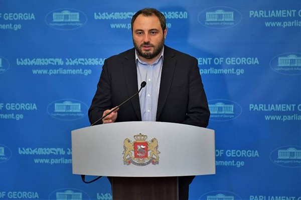 ბექა ნაცვლიშვილმა უმრავლესობა დატოვა