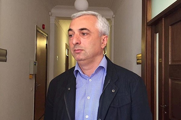 უმრავლესობიდან კობა ნარჩემაშვილიც მიდი