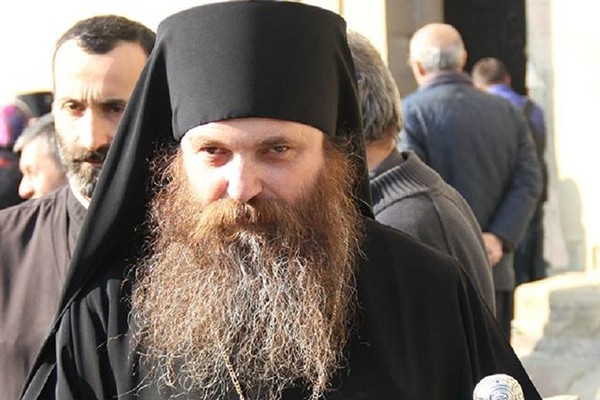ეს არის ჩვეულებრივი აგათა კრისტი - სასულიერო პირი არ უნდა იხვეწებოდეს, ციხიდან გამიშვითო