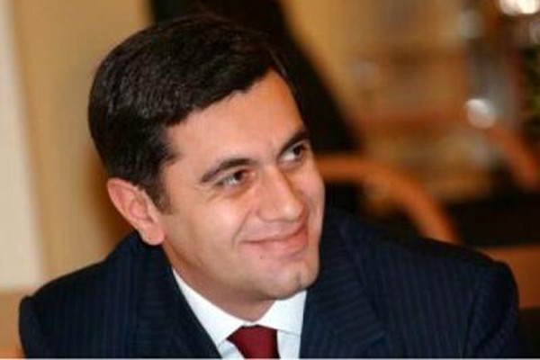 ღმერთი საღამოობით ტელევიზორს რომ ჩართავს, ქართველების ტინგიცობით იღებს განტვირთვას