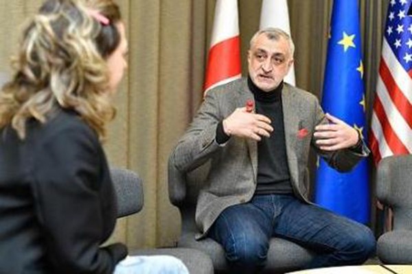 თან გირტყამენ და თან გეუბნებიან ფეხზე რატომ არ დგახარო