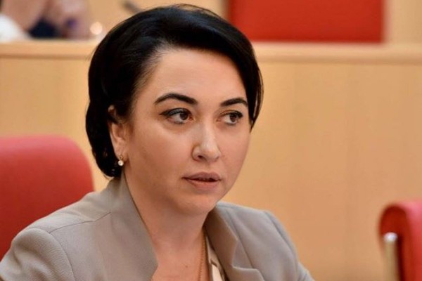 ეკა ბესელია ანა დოლიძეს პასუხობს