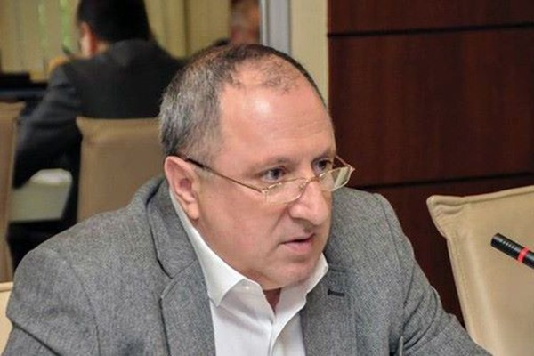 ,ბევრჯერ გამიკეთებია განცხადება, რომ ის არის ადამიანი, რომელიც აგროვებს ჭორებს და მეტს არაფერს”