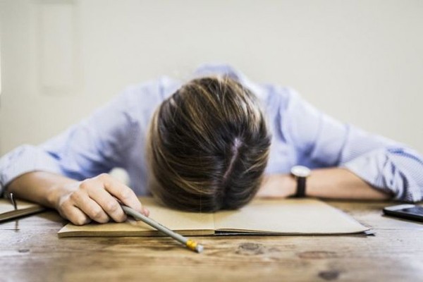7 რჩევა სამსახურში დაღლილობის და ძილიანობის დასამარცხებლად