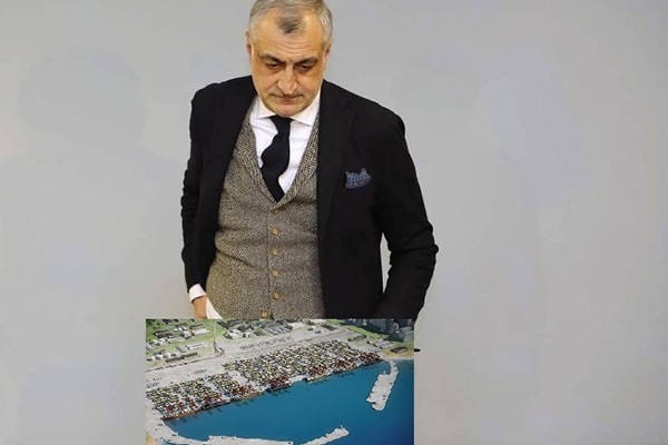 “ცოტა შემაყოფინე” – ანუ რას ითხოვს მამუკა ხაზარაძე და რეალურად ვის არ სურს ანაკლიის პორტის მშენებლობის დასრულება