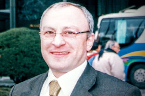 ტაქსების თეთრად შეღებვა ახირება არ არის, თეთრ ფერზე რეკლამა კარგად ჩანს, რაც მძღოლებისთვის დამატებითი შემოსავლის წყარო იქნება