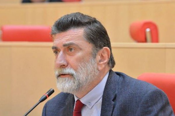 “ბავშვობაში ხარ გადასული… პროკურორს ნუ თამაშობ! – თავის გამოჩენა არაა საჭირო…”