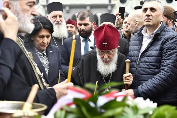 პატრიარქმა 9 აპრილს დაღუპულთა ხსოვნას პატივი მიაგო
