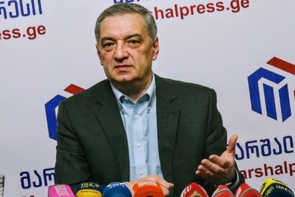 “როცა ყოფილი მეგობრები და მეუღლეები ერთმანეთს სცილდებიან…”