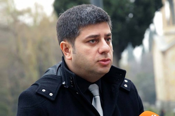 გიჟებს არ ვპასუხობ