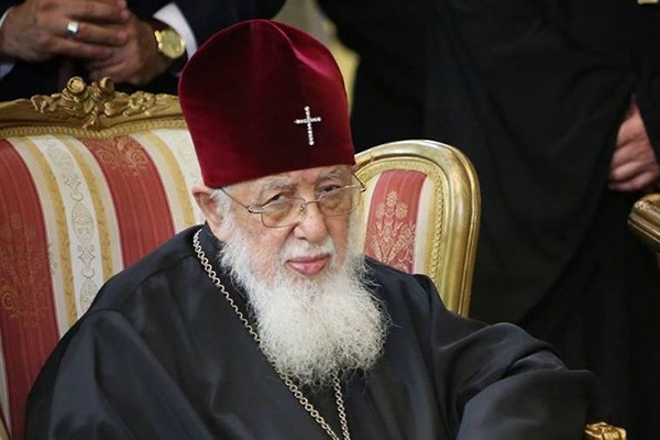 ილია მეორე რომის პაპს და ემანუელ მაკრონს თანაგრძნობას უცხადებს