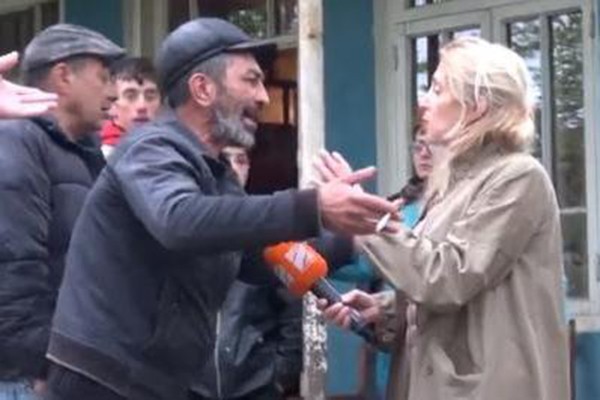 რამდენი უნდა გადამიხადონ, რომ ადამიანებს პანაშვიდზე მივუვარდე და მიკროფონი შევთხარო პირში?