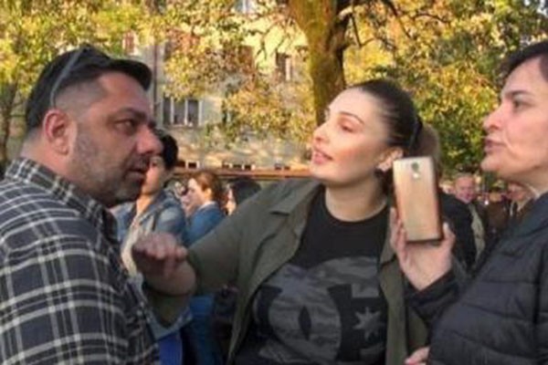 „თქვენ ხართ ნარკომანი, გაიპარსე, მოწესრიგდი