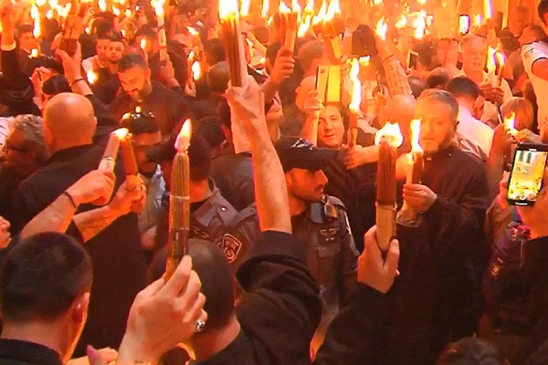 მაცხოვრის საფლავზე წმინდა ცეცხლი გადმოვიდა