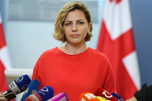 ანა დოლიძე: 