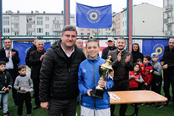 გიორგი შენგელია დევნილთა დასახლებაში საფეხბურთო ტურნირს დაესწრო