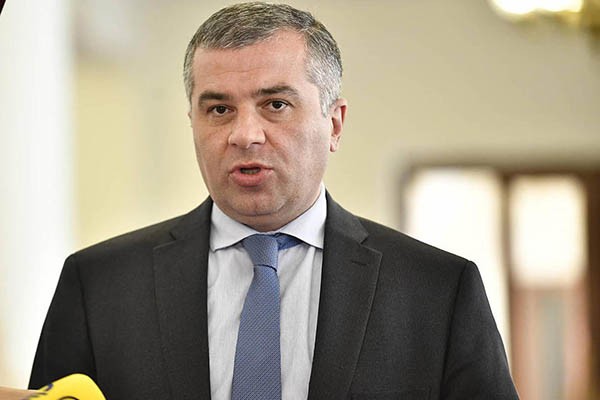 გიორგი ქობულიას განცხადებები პირველ რიგში ნათია თურნავასთვის უნდა იყოს საყურადღებო - ხვალ-ზეგ ისიც დადგება ანალოგიური არჩევანის წინაშე
