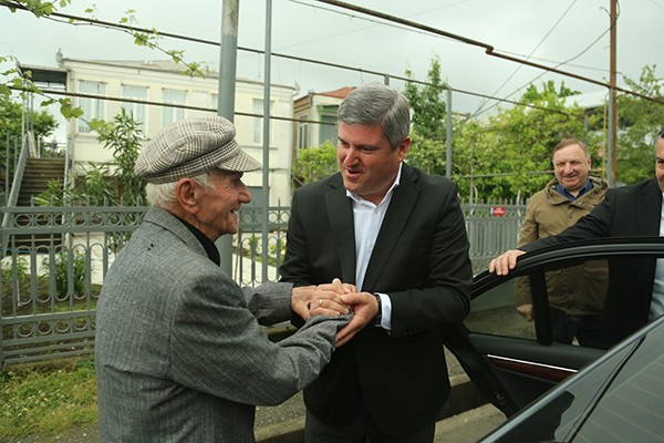 გიორგი შენგელიამ ომის ვეტერანებს ფაშიზმზე გამარჯვების დღე მიულოცა