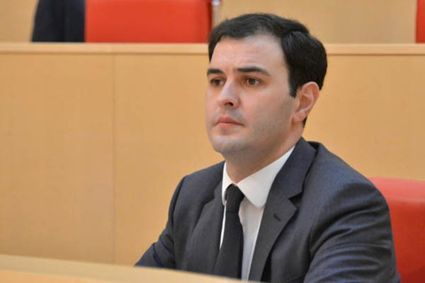 ვიდრე ალანიაც თქვენი პარტიის წევრი გახდება, გვითხარით, ვინ იყვნენ იმ სისტემაში, ვინც სანდრო გირგვლიანი მოკლა