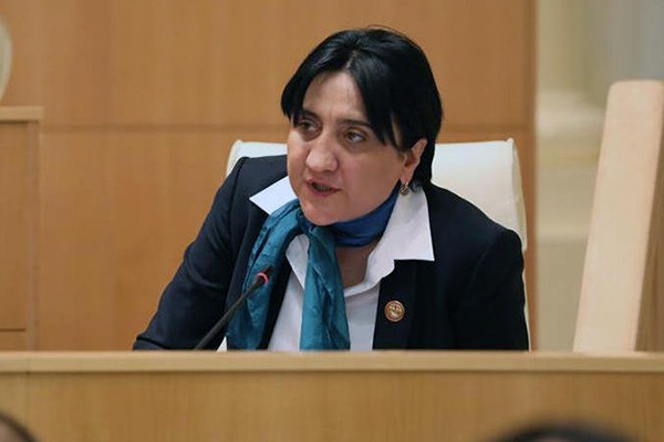 დადუმებული რომ სხედხართ „ქართული ოცნების“ დეპუტატი კაცები, ახია თქვენზე - ერთი მაინც გაექაჩეთ რომელიმეს, მაგრამ მაგის თავიც არა გაქვთ