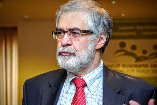 ამ ხალხს შიგ ხომ არა აქვს?