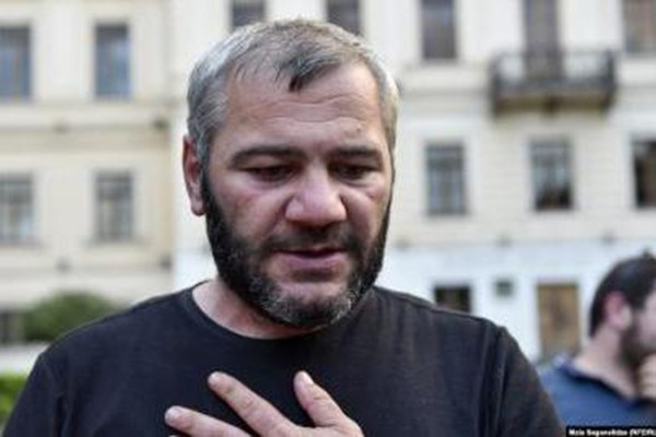 “მთელი სანაცეთი უტევს – ნუ დავტოვებთ ამ კაცს ჯალათი ნაცების პირისპირ მარტოს”