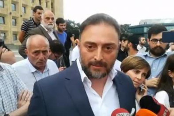 ვასაძემ ამით შესაძლოა პარტიის შექმნისკენ პირველი ნაბიჯი გადადგა,