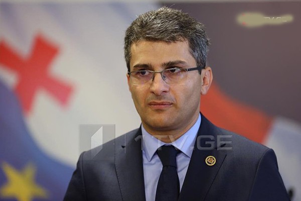 სამშენებლო წესების დარღვევისთვის ნებისმიერი ადამიანი მკაცრად უნდა დაისაჯოს, რადგან ქალაქში ქაოტური განაშენიანება ერთხელ და სამუდამოდ დასრულდეს