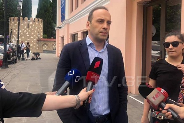მშვიდობიანად იყვნენ ადამიანები, მაგრამ პროვოკატორმა „ნაციონალურმა მოძრაობამ“ ისინი გამოიყენა