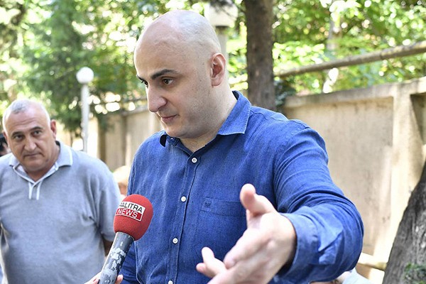 ნიკა მელია:  მგონი, ამათ მართლა რეალური მელია ვგონივარ ძაღლისებრთა ოჯახიდან