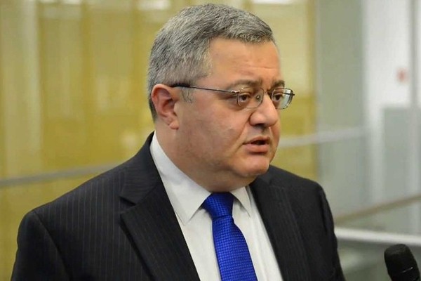 არსად არ გემალები არც შენ და არც ვლადიმერ პუტინს, თბილისში ვცხოვრობ