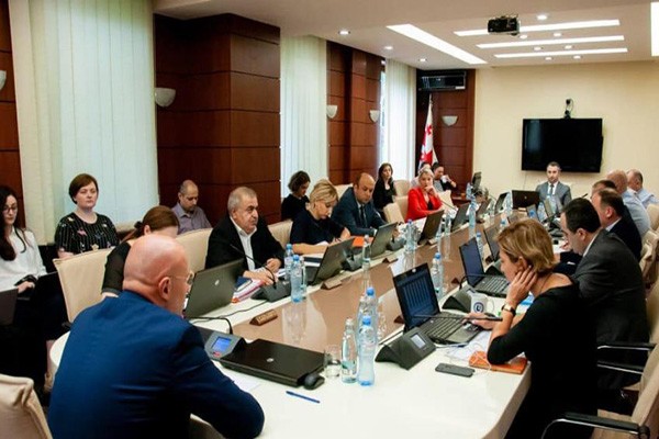 შალვა თადუმაძისა და ნაზი ჯანეზაშვილის დაპირისპირება იუსტიციის საბჭოს სხდომაზე