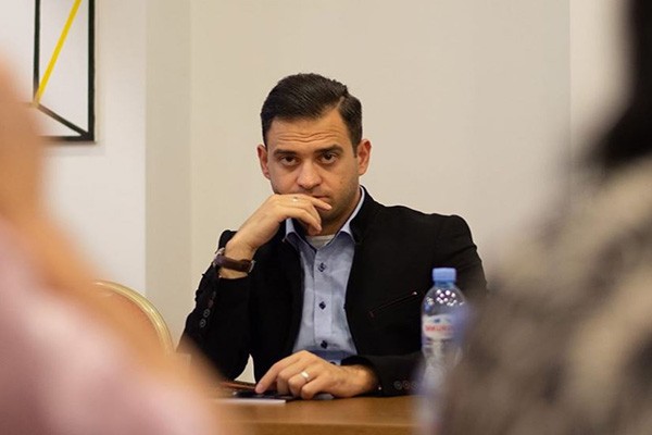 დიახ, უნდა შეიცვალოს “რუსთავი 2”-ის სარედაქციო პოლიტიკა