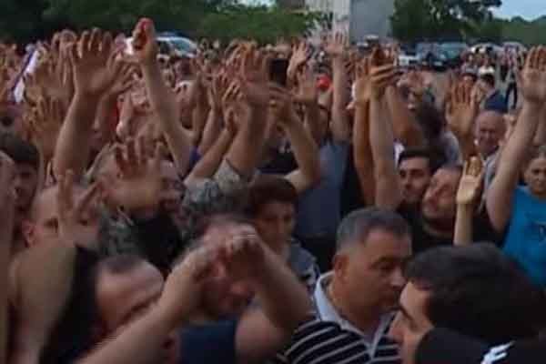 შეკვეთილში, ივანიშვილის სახლთან დისლოცირებულ ნაციონალებს ფული შემოაკლდათ