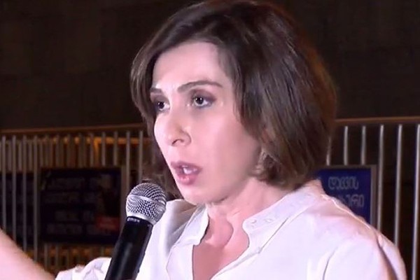 ეკა კვესიტაძემ სამარცხვინოებად გამოაცხადა ყველა, ვინც “რუსთავი2”-ში დარჩება