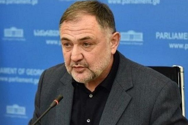 ბიძინა გეგიძეს საპარლამენტო უმრავლესობა დაატოვებინეს