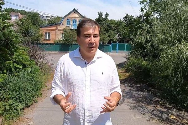 ესე იგიო, უთხრა სანდრას, ჩახვალ თბილისში, გახვალ აქციაზე და …. – მიხომ ახალი ინტრიგა შემოუგდო თავისიანებს გასავრცელებლად