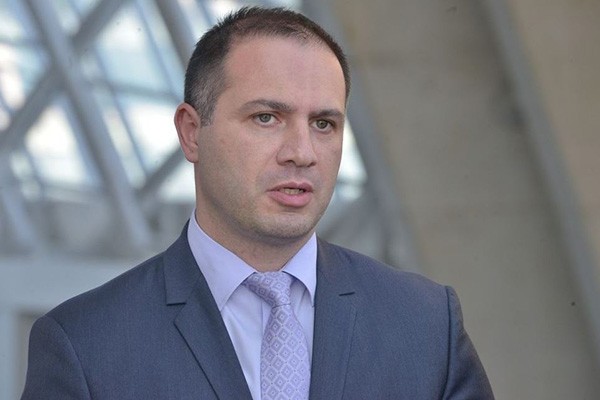„მაკო გომურის მიმართვა, დასწრებოდა პარლამენტში სხდომას, არ ყოფილა