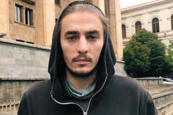 რომელი ცნობილი პოლიტიკოსის შვილს დაარტყა ემზარ კვიციანმა