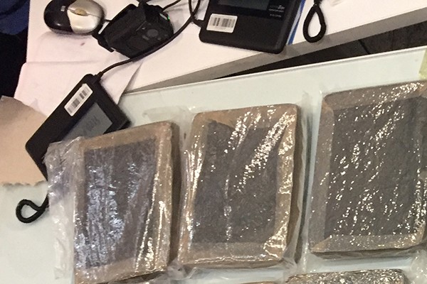 ბათუმის აეროპორტში 16 კილოგრამი ნარკოტიკული საშუალება „მარიხუანა“ აღმოაჩინეს