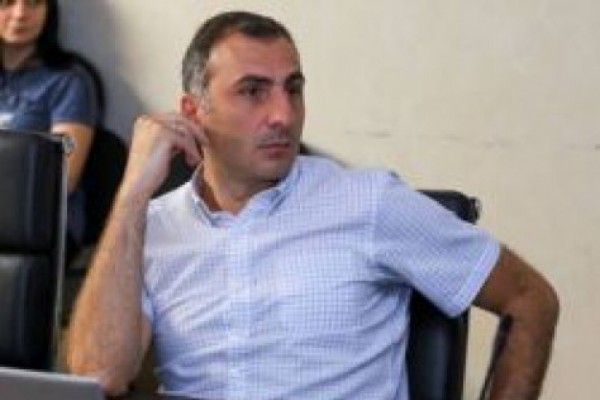 ალეკო ელისაშვილი შალვა თადუმაძეს:  ’შე ოხერო გადადექი, როცა ასეთი გამასხარავებული ხარ“  
