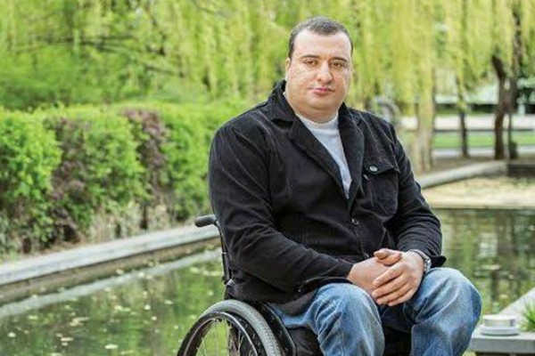 რატი იონათამიშვილი ეკა ბესელიას პასუხობს:  შეზღუდული შესაძლებლობის მქონე ადამიანები ვიბრძვით, მაგრამ არასდროს ვსარგებლობთ ჩვენი მდგომარეობით 