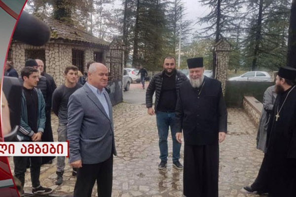 მეუფე პეტრეს გადადგომის გამო, სალხინოში, სკოლის პრორექტორმა თანამდებობა პროტესტის ნიშნად დატოვა